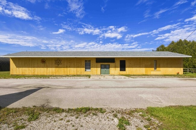 Plus de détails pour 7024 Hwy 6, Tobermory, ON - Commerce de détail à vendre