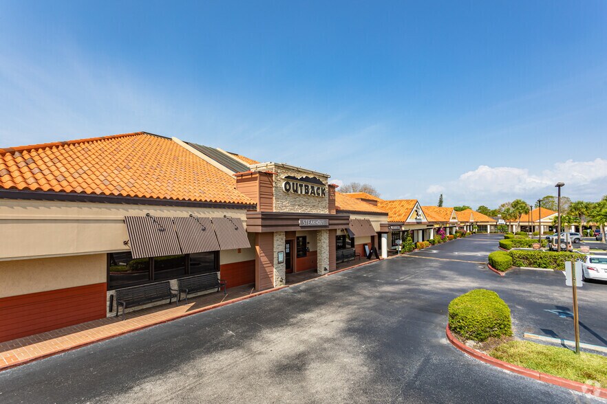 4910 Tamiami Trl N, Naples, FL à louer - Photo du bâtiment - Image 2 de 6