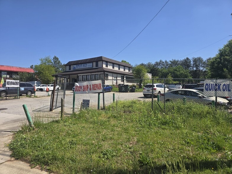 5885 Memorial Dr, Stone Mountain, GA for sale - Building Photo - Image 3 of 13