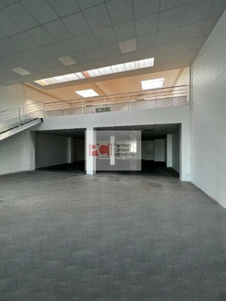 Retail in Caissargues for lease - Interior Photo - Image 3 of 3
