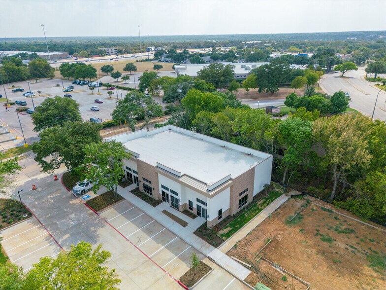 1802 W Pleasant Ridge Rd, Arlington, TX for lease - Primary Photo - Image 1 of 27