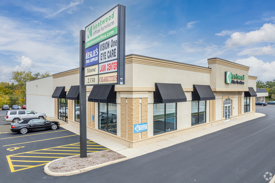 310-330 W Roosevelt Rd, Lombard, IL for lease - Building Photo - Image 1 of 12