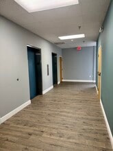 7601-7625 Little Rd, New Port Richey, FL for lease Interior Photo- Image 2 of 3