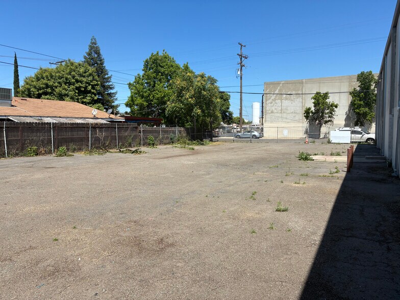 2 W Worth St, Stockton, CA à louer - Photo du bâtiment - Image 3 de 3