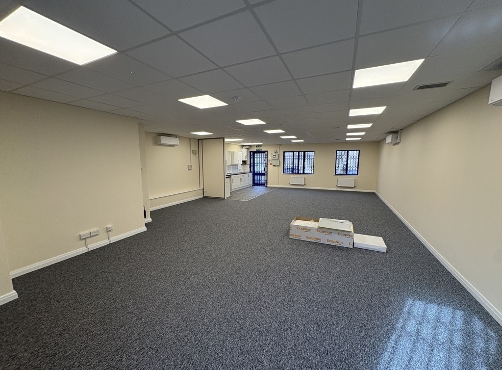 Tollgate, Eastleigh for lease Interior Photo- Image 1 of 5