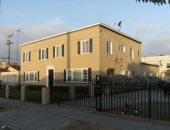 1323 Walnut Ave, Long Beach, CA for sale - Building Photo - Image 3 of 4