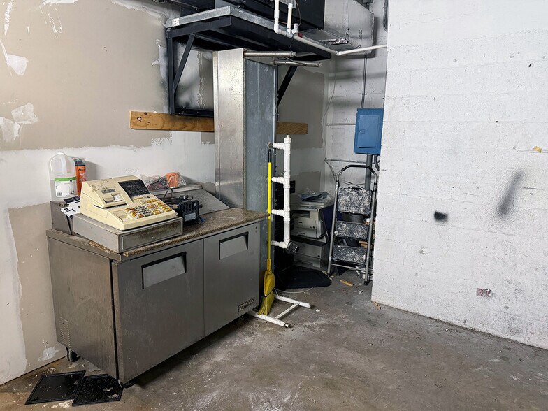 501-509 S Dixie Hwy E, Pompano Beach, FL à louer - Photo du bâtiment - Image 3 de 7