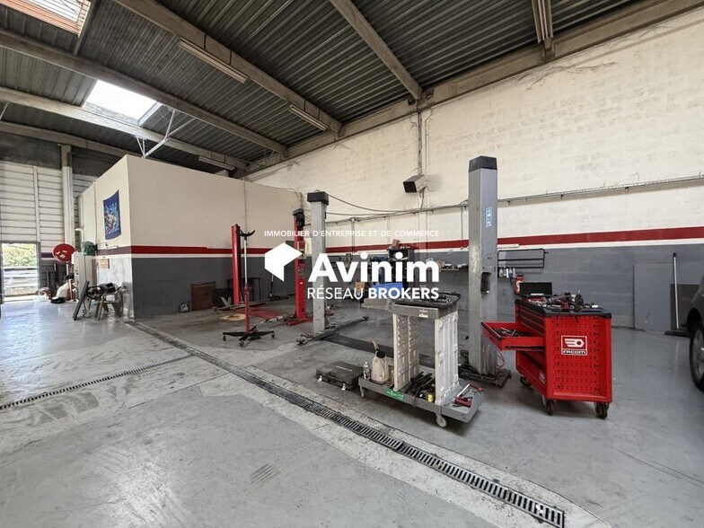 Retail in Eragny for lease - Building Photo - Image 2 of 6