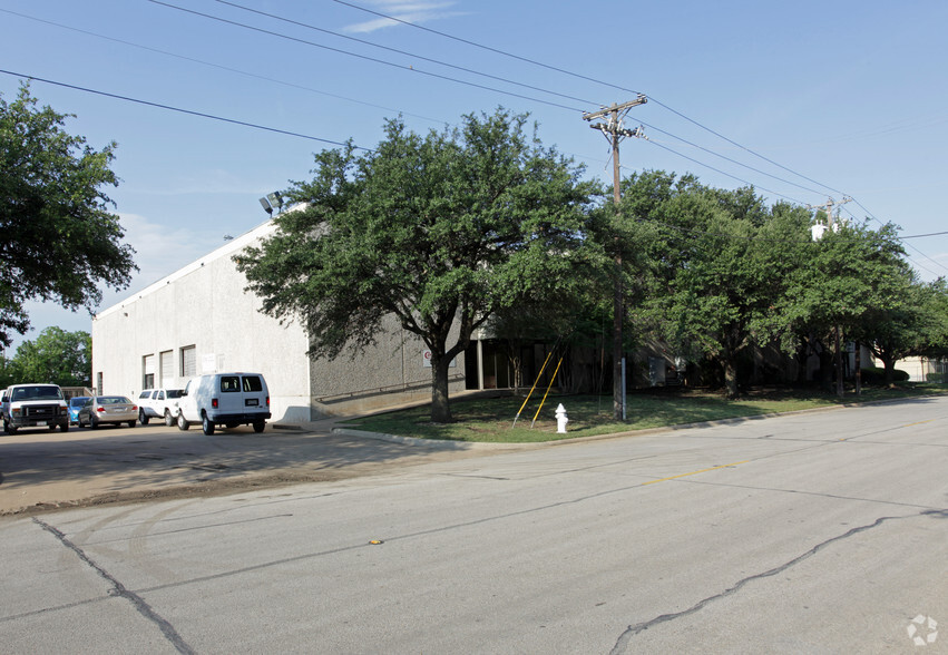 4610-4612 McEwen Rd, Farmers Branch, TX for lease - Building Photo - Image 2 of 4