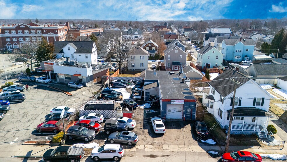 47 John St, East Providence, RI à vendre - Photo du bâtiment - Image 2 de 7
