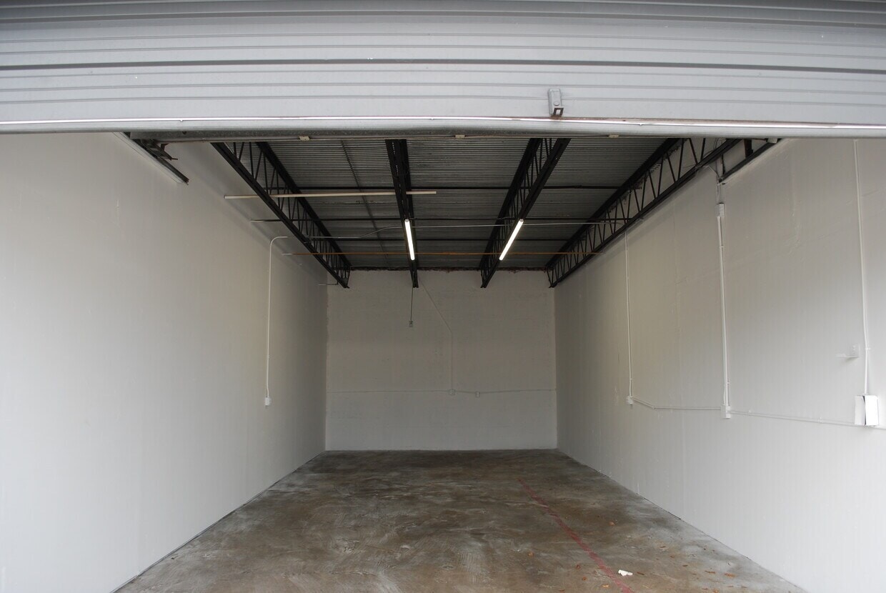 272 NW 1st St, Deerfield Beach, FL for lease Interior Photo- Image 1 of 1