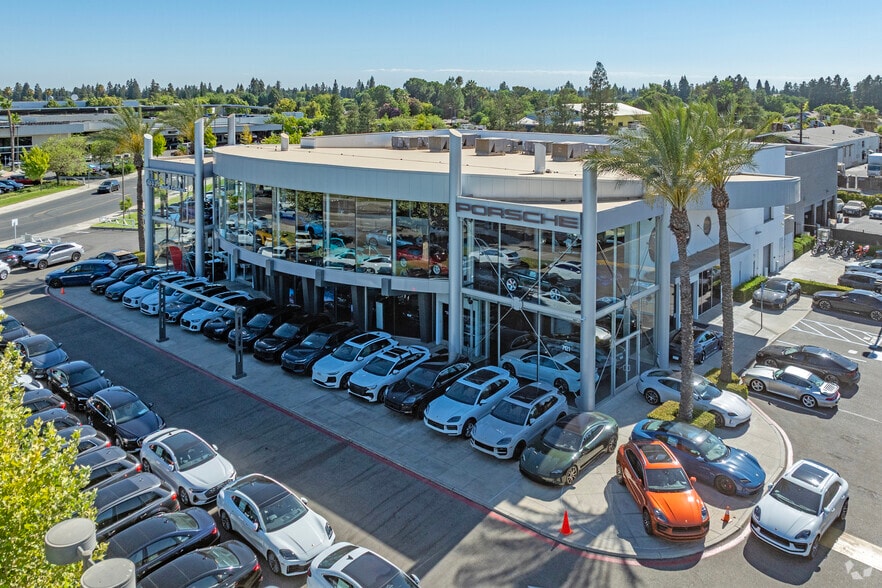 7121 N Palm Ave, Fresno, CA for sale - Primary Photo - Image 1 of 5