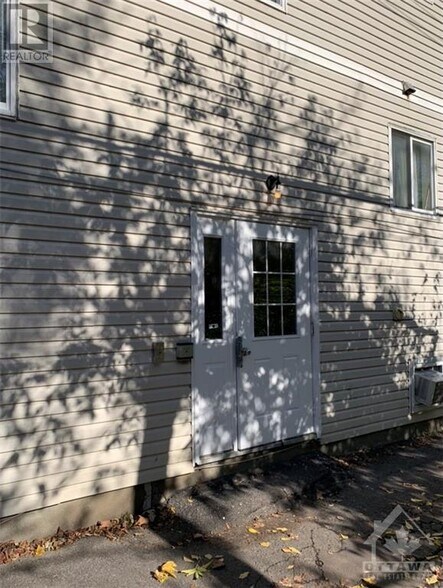 369 Lafontaine Ave, Ottawa, ON à vendre - Photo du bâtiment - Image 3 de 28