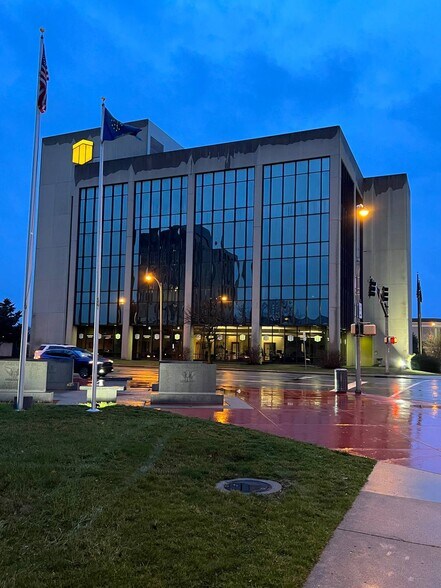 800 Main St, Anderson, IN à louer - Photo du bâtiment - Image 3 de 13