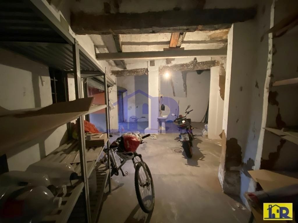 Cuenca, CUE 16002 - Unit - - - Interior Photo - Image 2 of 3