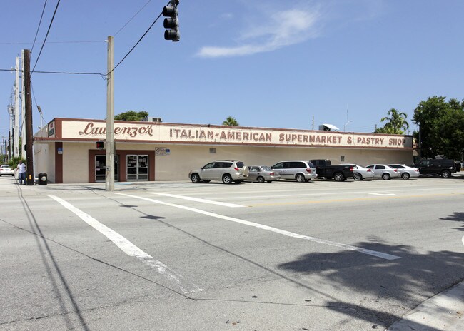 More details for 16385 W Dixie Hwy, North Miami Beach, FL - Retail for Sale