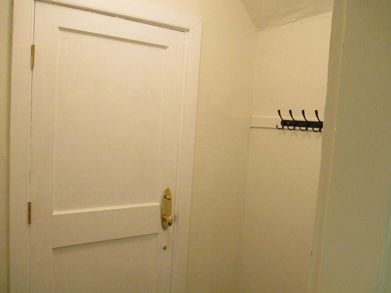 103 E River Rd, Rumson, NJ à louer - Photo du bâtiment - Image 2 de 4