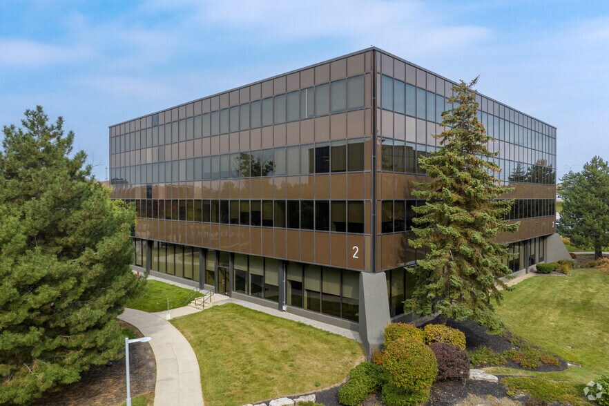 2000 Argentia Rd, Mississauga, ON for lease - Building Photo - Image 3 of 4