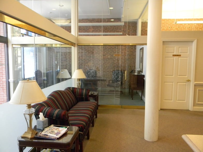 112 Capitol St, Charleston, WV à vendre - Photo intérieure - Image 2 de 13