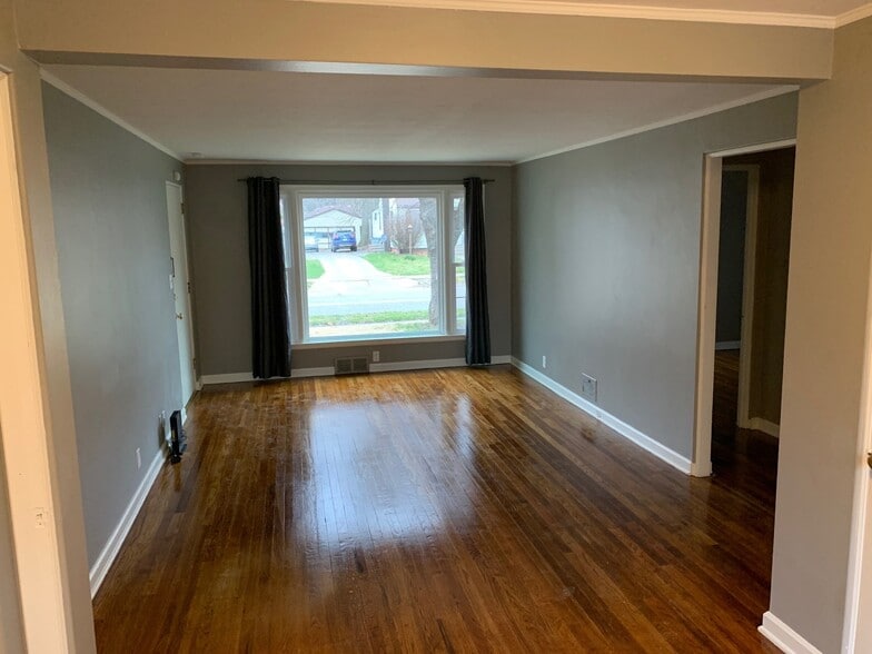 1940 S Cotner Blvd, Lincoln, NE for sale - Building Photo - Image 2 of 7