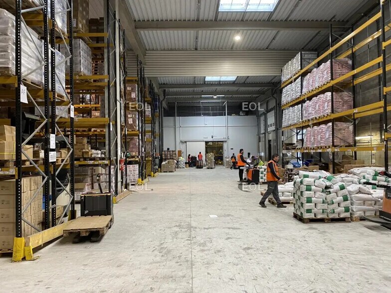 Industrial in Gennevilliers for lease - Building Photo - Image 3 of 8