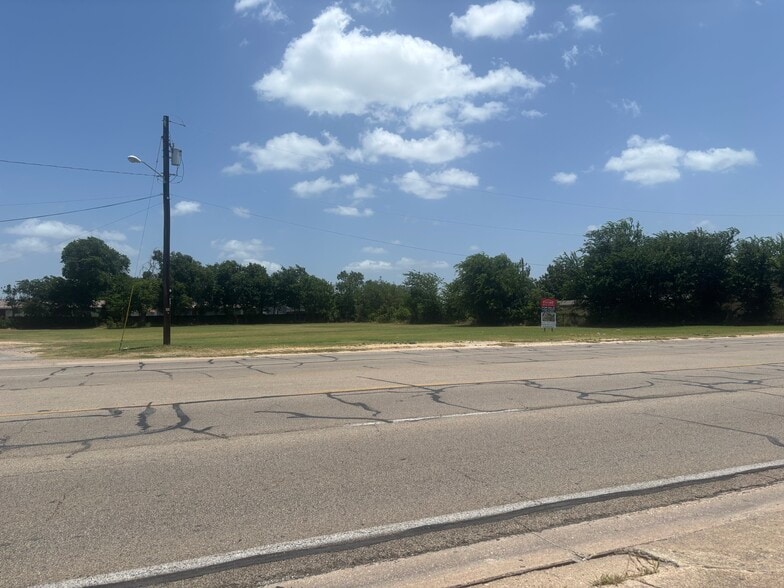 801 E Veterans Memorial Blvd, Killeen, TX for sale - Building Photo - Image 2 of 7