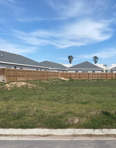 Verona Subdivision 4Plex Portfolio portefeuille de 2 propriétés à vendre sur LoopNet.ca - Photo du bâtiment - Image 3 de 4