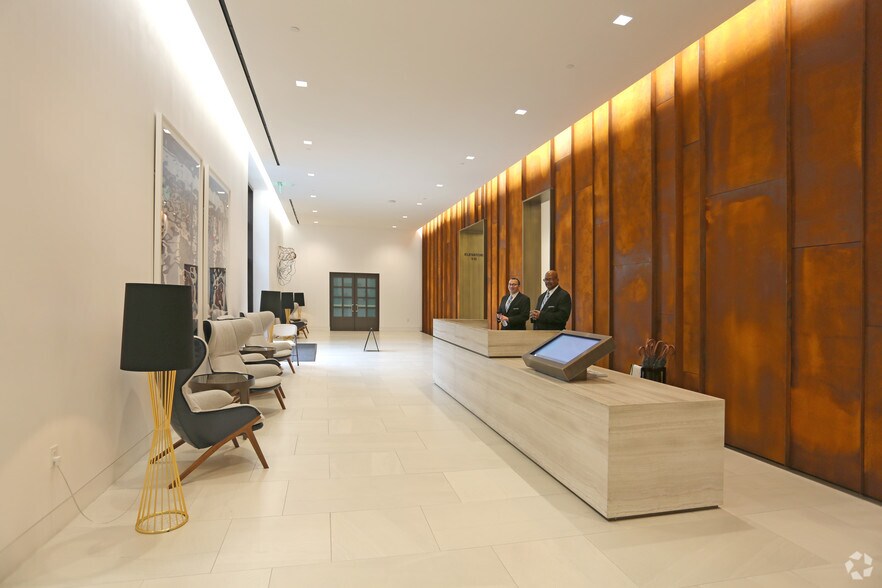 8910 University Center Ln, San Diego, CA à louer - Hall d’entrée - Image 3 de 31