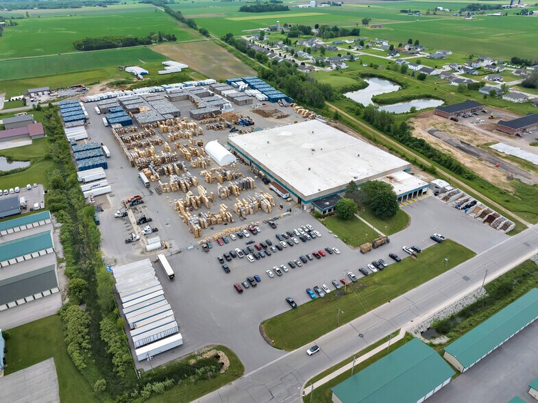 112 N Mainline Dr, Seymour, WI à vendre - Photo du bâtiment - Image 3 de 5