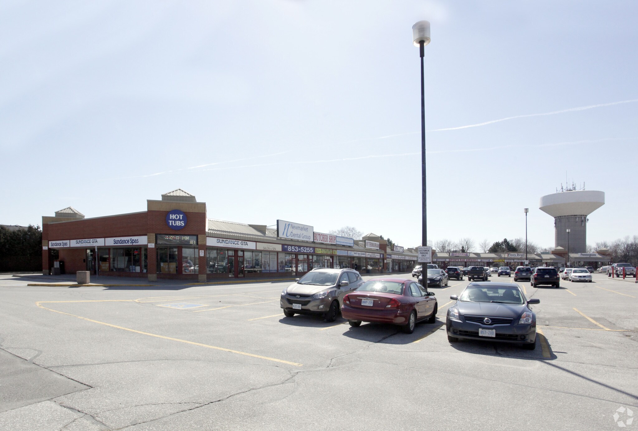 18025 Yonge St, Newmarket, ON à vendre Photo principale- Image 1 de 1