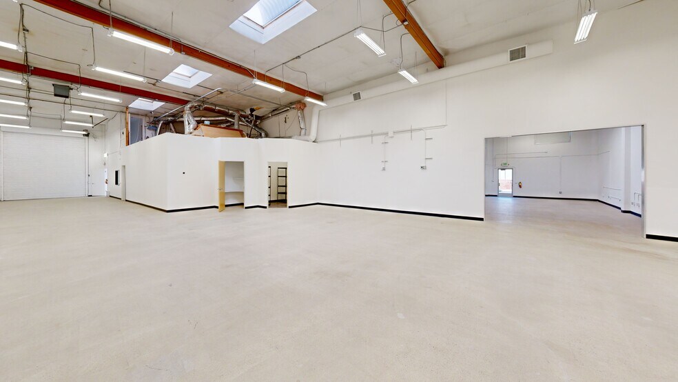 1070-1080 Terra Bella Ave, Mountain View, CA à louer - Numérisation 3D de Matterport - Image 2 de 15