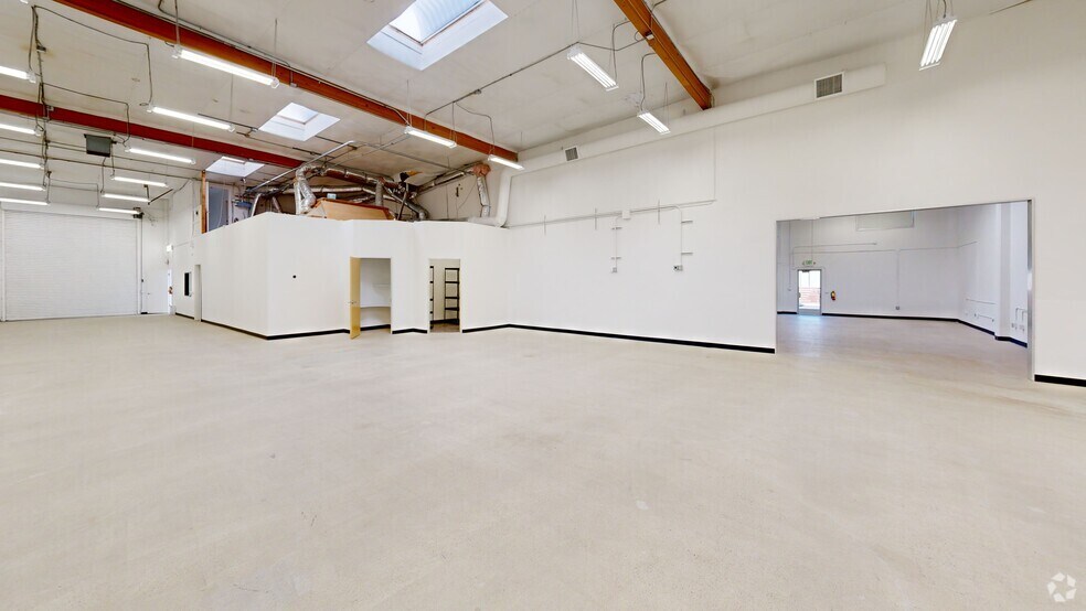 1070-1080 Terra Bella Ave, Mountain View, CA à louer - Numérisation 3D de Matterport - Image 2 de 15