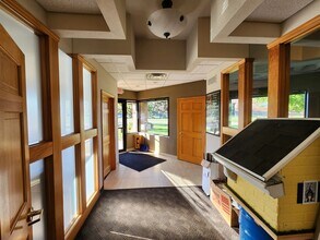 1020 James Dr, Hartland, WI for lease Interior Photo- Image 2 of 3