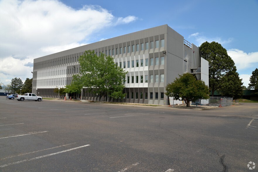 12000 E 47th Ave, Denver, CO à louer - Photo du bâtiment - Image 3 de 6