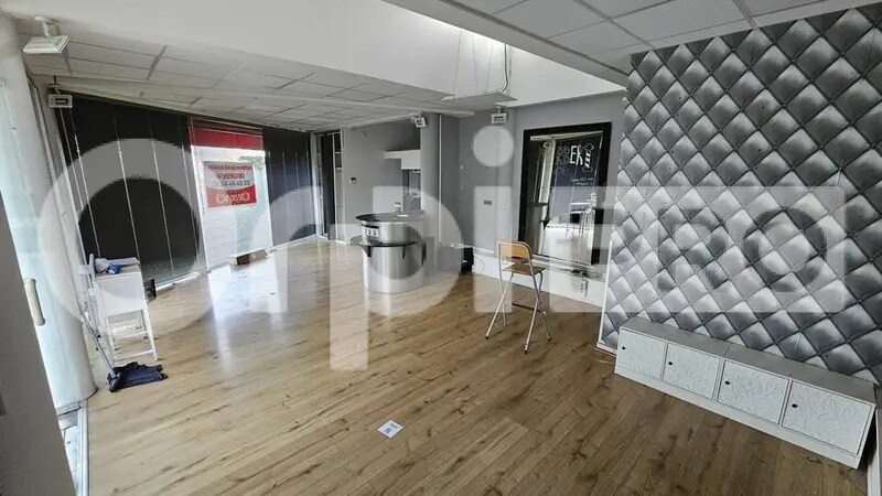 Retail in Pessac for lease Interior Photo- Image 1 of 6