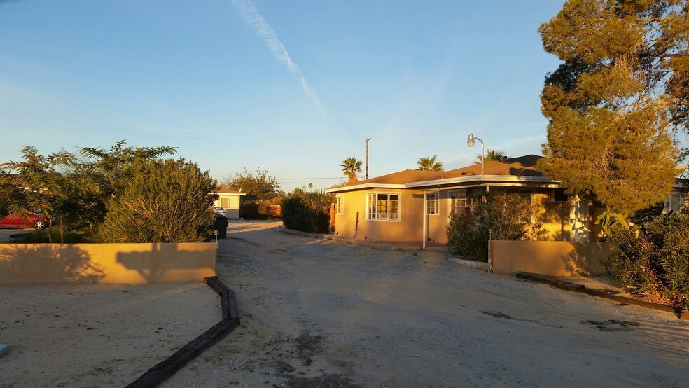 6038 Bagley Ave, Twentynine Palms, CA for sale - Building Photo - Image 3 of 35