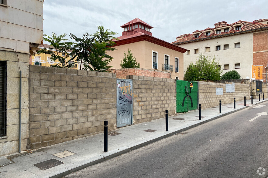 Calle Teniente Figueroa, 20, Guadalajara, Guadalajara à vendre - Photo du bâtiment - Image 2 de 2