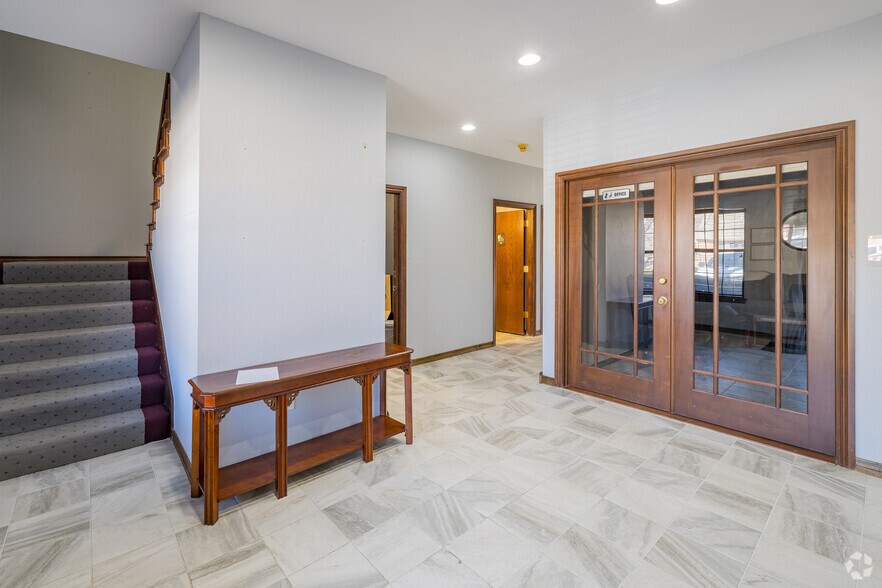 1900 E 15th St, Edmond, OK à louer - Hall d’entrée - Image 3 de 17