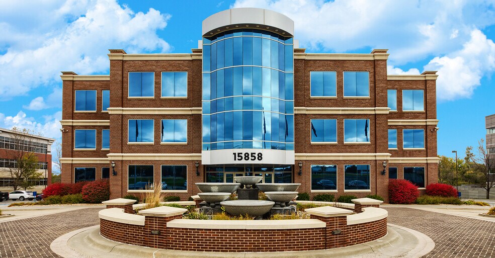 15858 W Dodge Rd, Omaha, NE à louer - Photo du bâtiment - Image 1 de 11