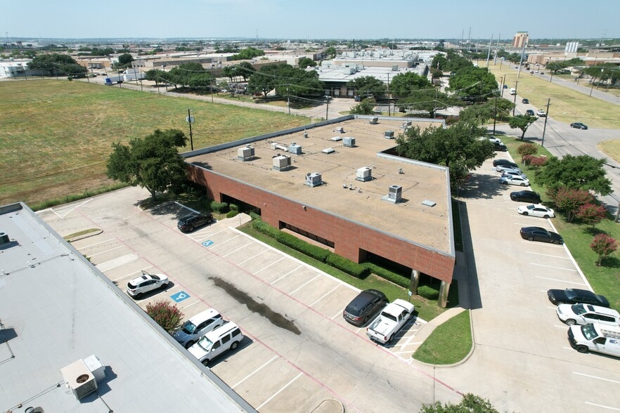 1430 Regal Row, Dallas, TX for lease - Primary Photo - Image 1 of 8