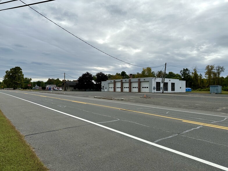 1955 N Main St, Sheffield, MA à vendre - Photo du bâtiment - Image 3 de 11