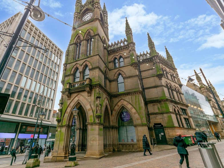 Hustlergate, Bradford for sale - Primary Photo - Image 1 of 30