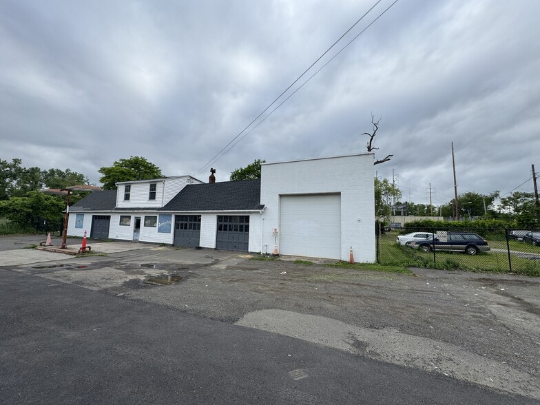 1096 Quinnipiac Ave, New Haven, CT à vendre - Photo du bâtiment - Image 2 de 4