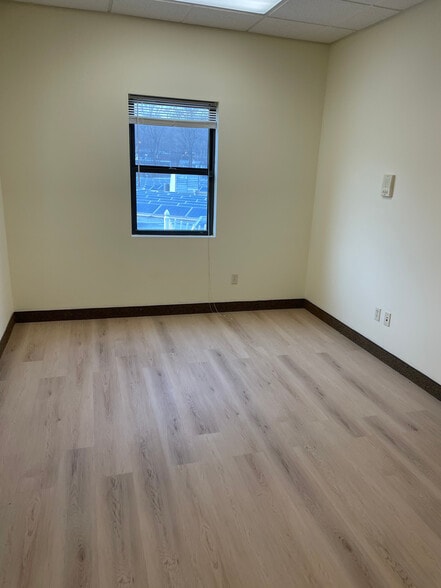 31 Pine St, Rockaway, NJ à louer - Photo intérieure - Image 2 de 12