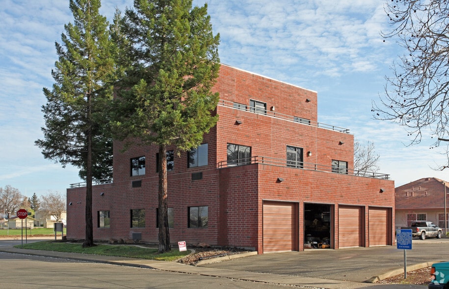 1510 Poole Blvd, Yuba City, CA à louer - Photo du bâtiment - Image 2 de 35