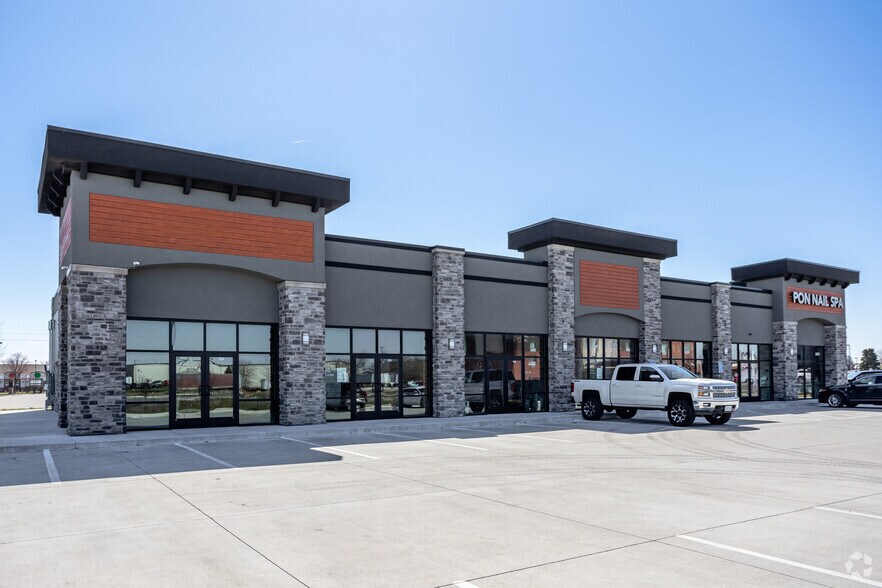 2575 SE Hulsizer Rd, Ankeny, IA à vendre - Photo du bâtiment - Image 2 de 7