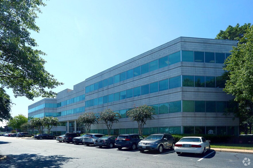 1919 Commerce Dr, Hampton, VA à louer - Photo du bâtiment - Image 3 de 16