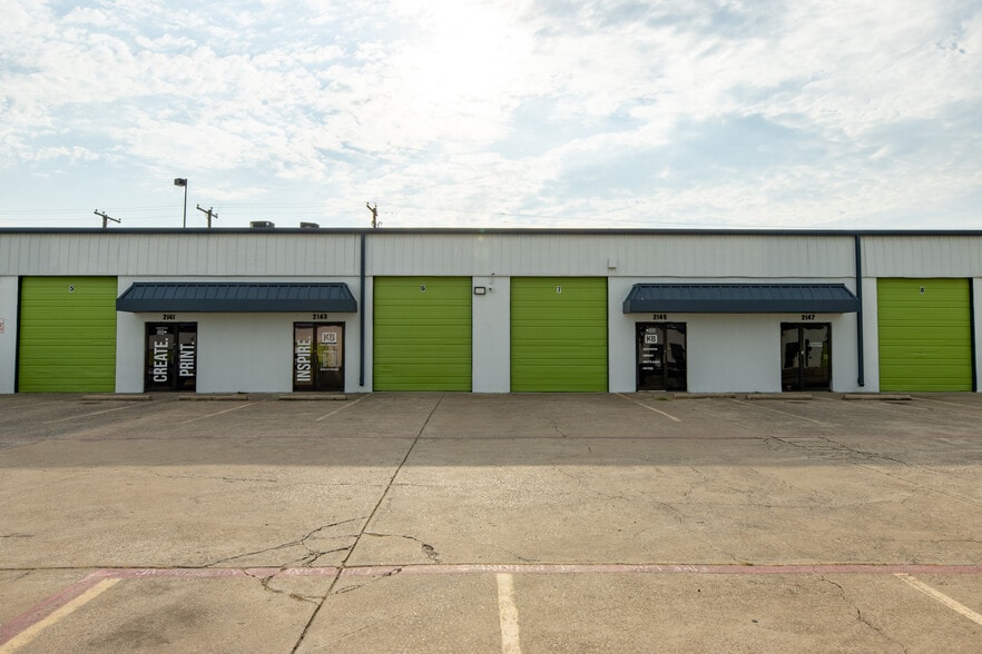 2131-2163 Corzine Dr, Arlington, TX for lease - Building Photo - Image 1 of 9