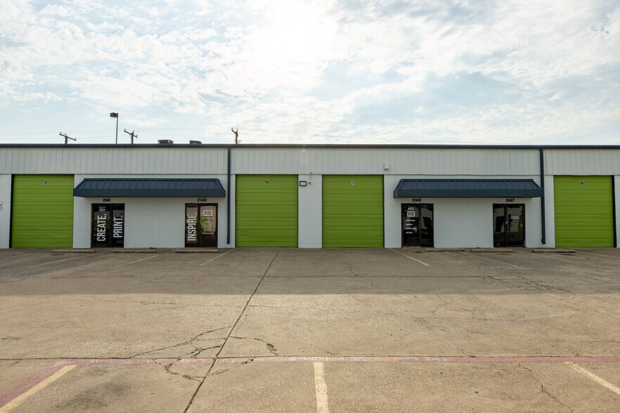 2131-2163 Corzine Dr, Arlington, TX for lease - Building Photo - Image 2 of 9
