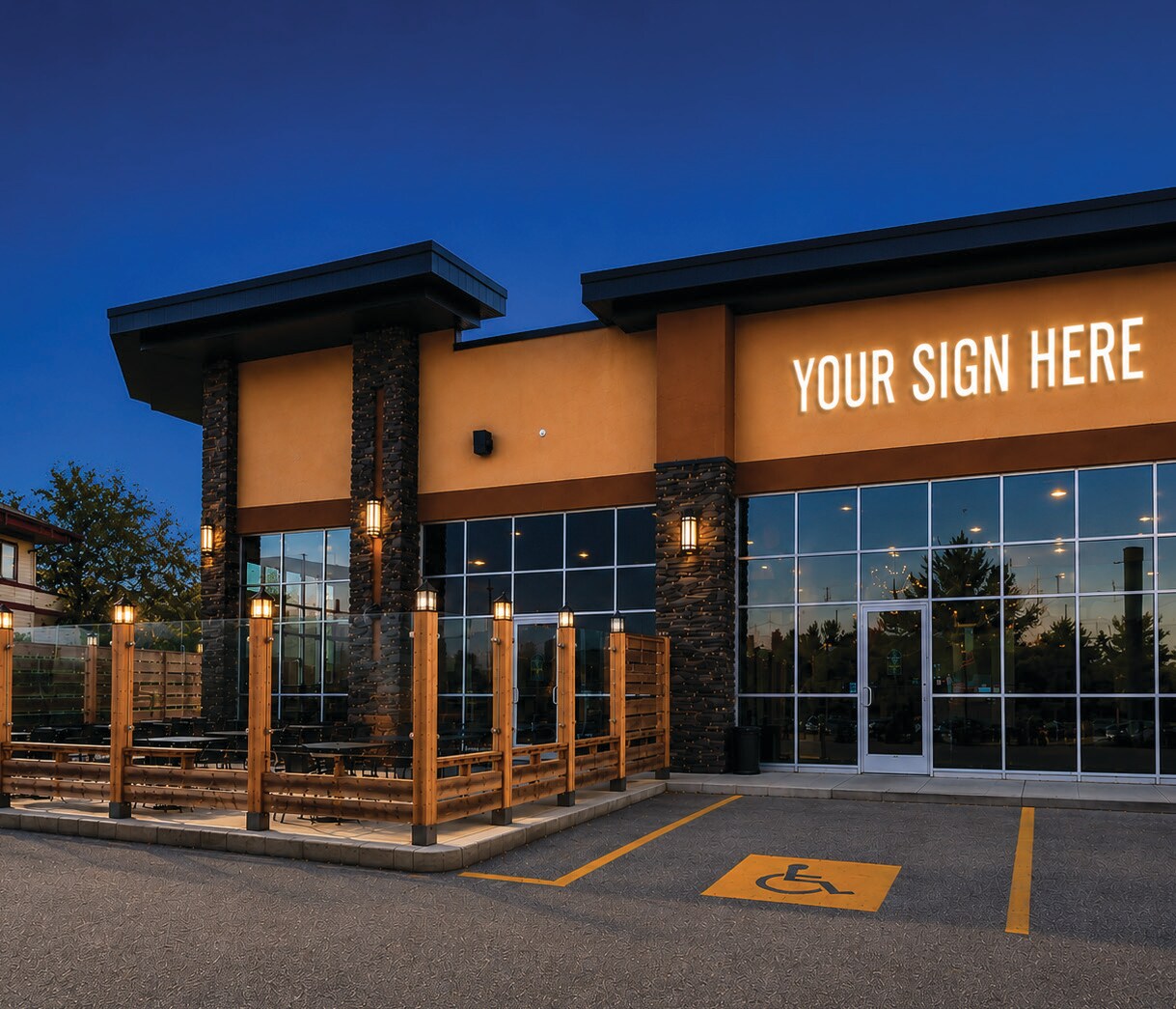 2589 Pembina Hwy, Winnipeg, MB for lease Building Photo- Image 1 of 11